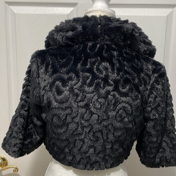 Faux Fur Short Jacket
💥Final Price💥 - Picture 3 of 8